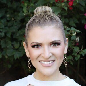 Meet your Posher, Brooke